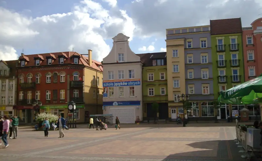 Ratusz w Chojnicach - historia, architektura i spacer po rynku
