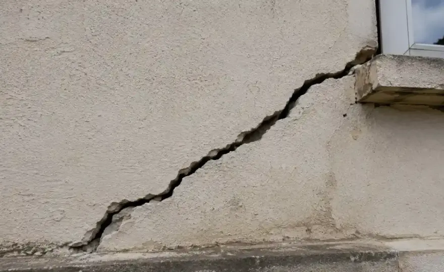 Fissure de façade - quand réparer et quand diagnostiquer ?