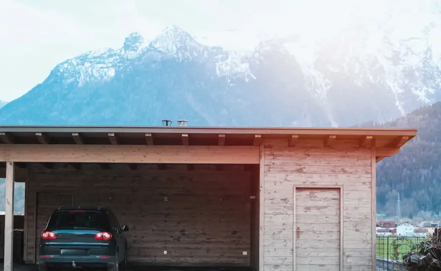 Bygga carport mot garage - Regler, mått & vanliga misstag