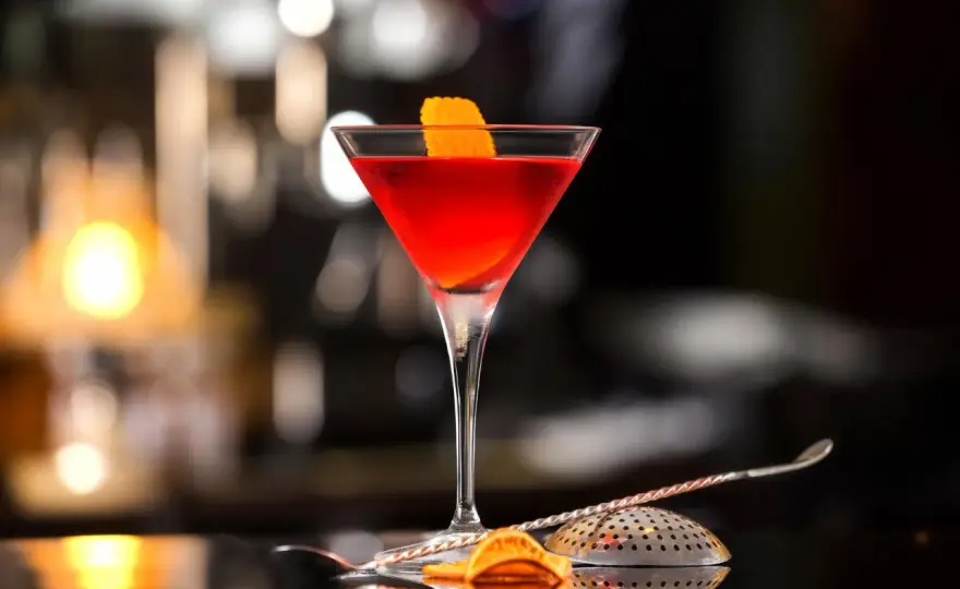 Przepis na drink Manhattan – klasyczny koktajl, który musisz spróbować