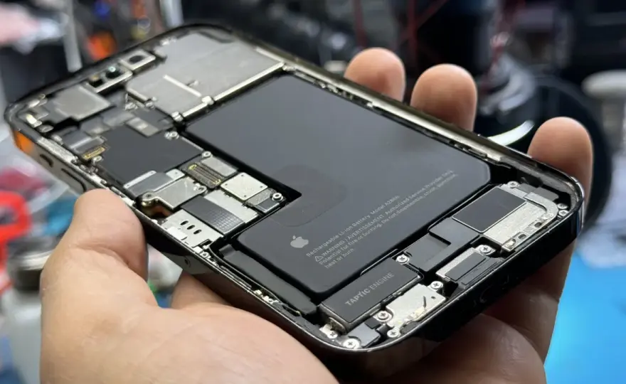 Telefon nie ładuje? Sprawdź port USB - Diagnoza i naprawa