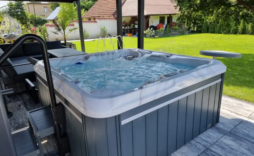 Jacuzzi ogrodowe: Prawdziwe koszty, wybór i instalacja spa