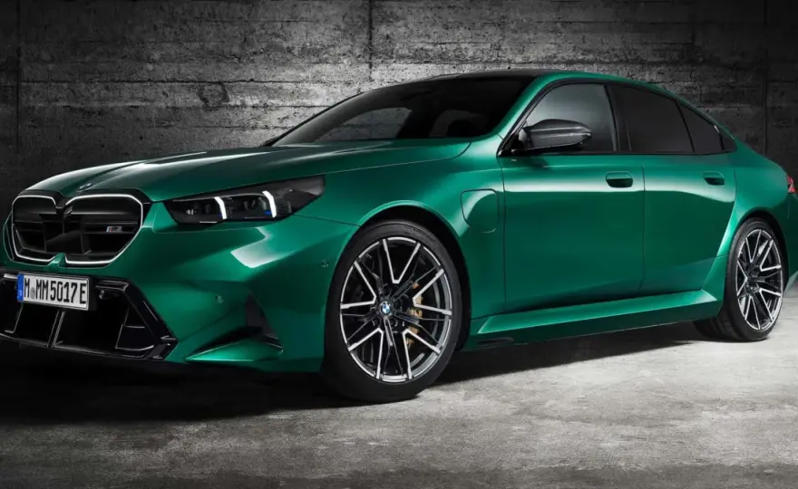 BMW M5 Competition - Czy V8 wciąż wygrywa z nową hybrydą?