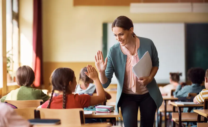 Aprendizaje personalizado en el aula sin sobrecargar al docente