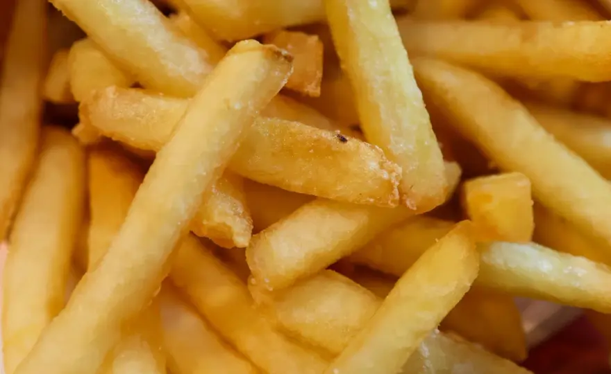 Jak zrobic frytki w airfryer - idealne, chrupiące i proste przepisy