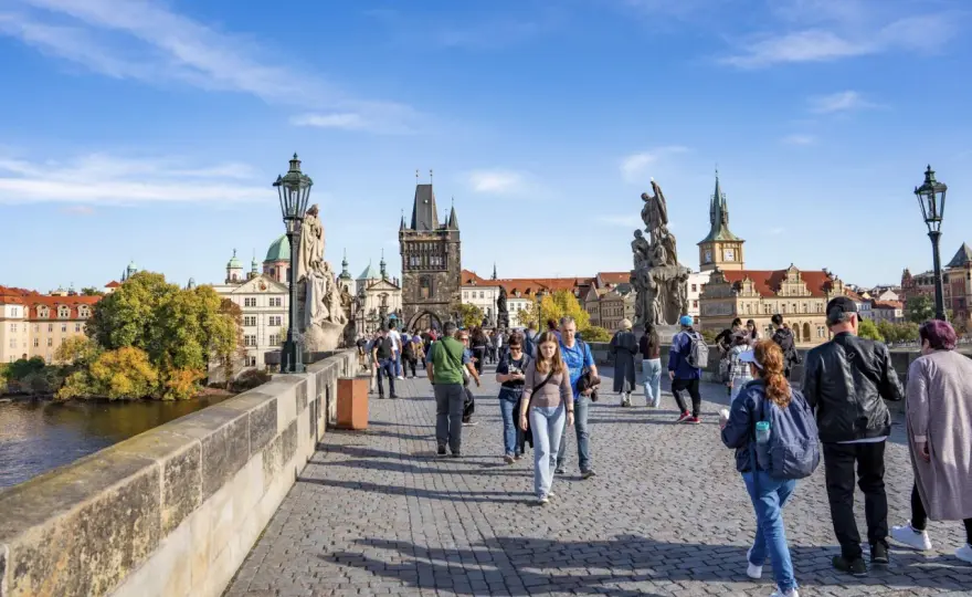 Praca w Czechach - umowa, płaca, prawo pracy. Czy to się opłaca?