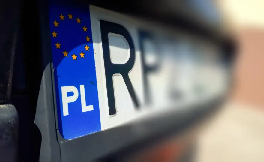 RNI na tablicy rejestracyjnej - co oznacza ten kod?