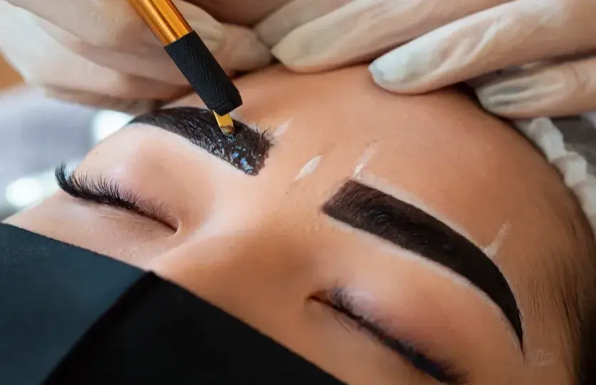 Henna i regulacja brwi: Od 30 do 170 zł co wybrać?