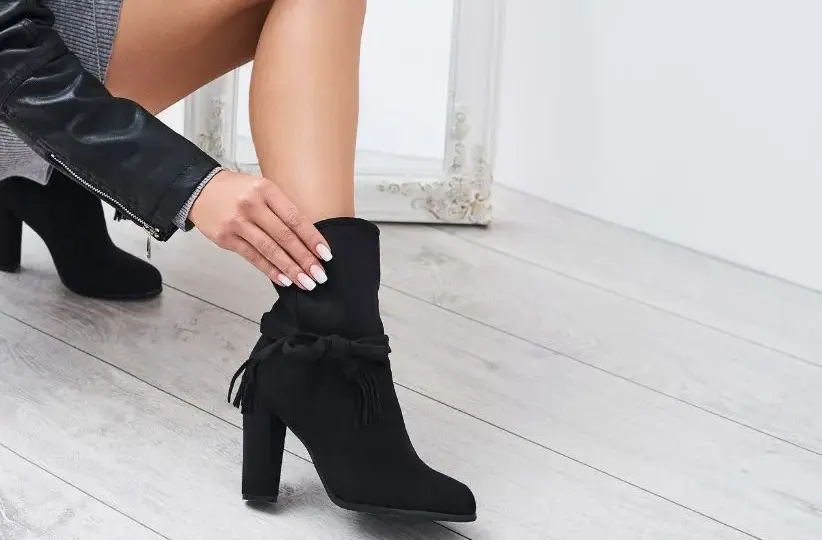 Stylizacje z butami z frędzlami, które zmienią Twój look na lepsze