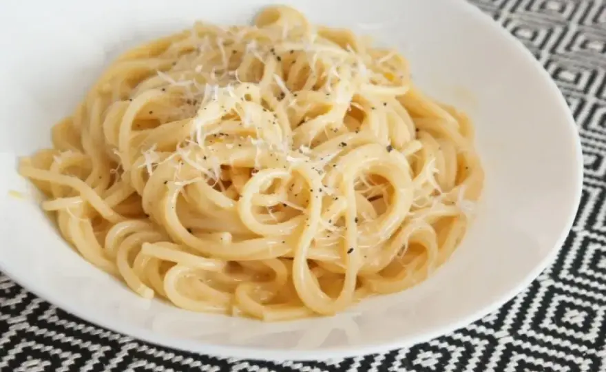 Carbonara bez śmietany - Przepis na idealny, kremowy sos