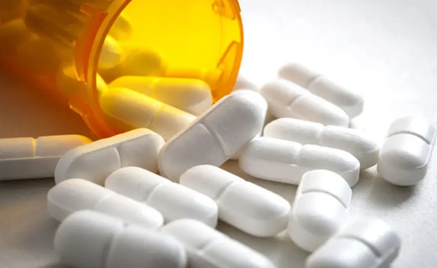 Acyklowir 800 mg - Kiedy ma sens? Dawkowanie i ryzyko