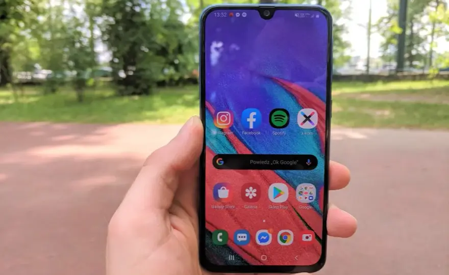 Samsung A40 recenzja - czy warto go kupić? Odkryj wady i zalety