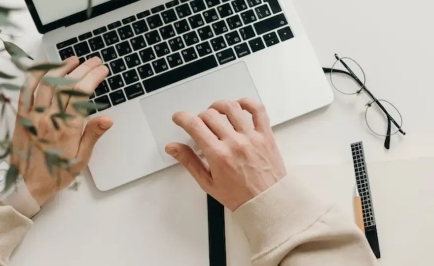 Tani laptop na studia - Jak wybrać, by nie żałować?