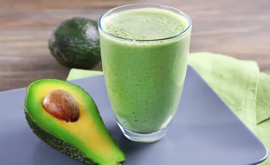 Przepisy na koktajle fit: zdrowe smoothie dla lepszej sylwetki i energii