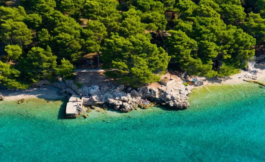 Camping w Baško Polje - czy to dobry wybór na Makarskiej Rivierze?