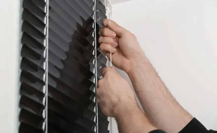Wymiana taśmy w rolecie zewnętrznej: Praktyczny poradnik DIY
