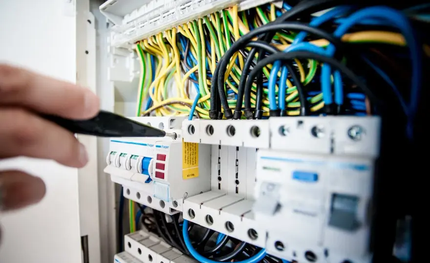 Zwarcie instalacji elektrycznej - co zrobić od razu?
