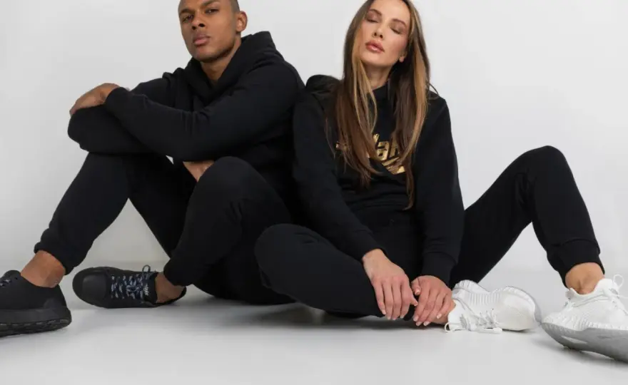 Jakie buty do dresów? Przewodnik po modnych i zaskakujących stylizacjach.