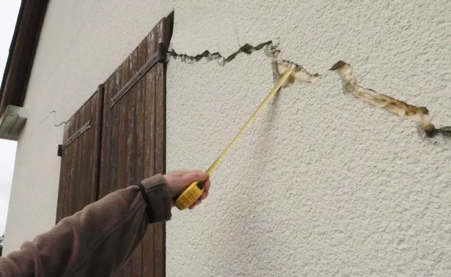 Fissures dans une maison - quand faut-il s’inquiéter ?