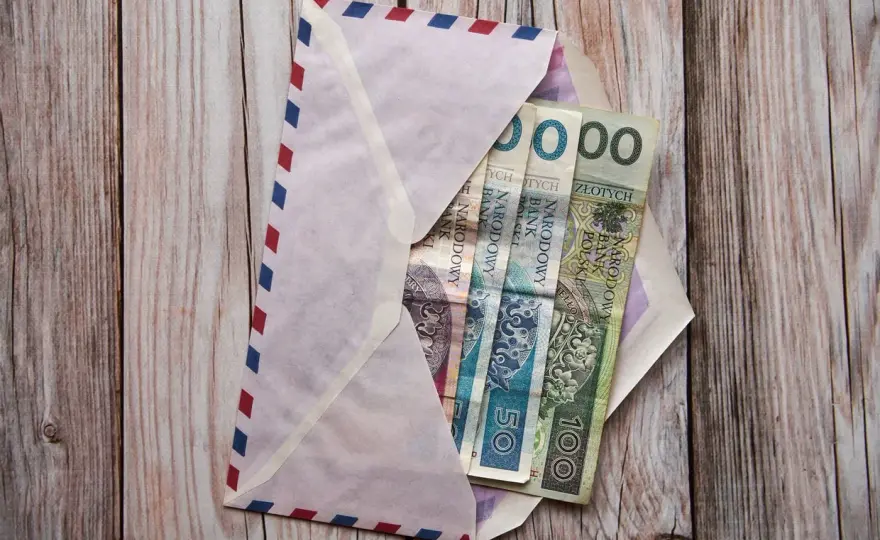 Pierwsza Komunia Święta - Jak wybrać prezent i ile dać do koperty?