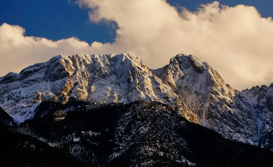 Ile czasu zajmuje wejście na Giewont? Sprawdź trasy i długości