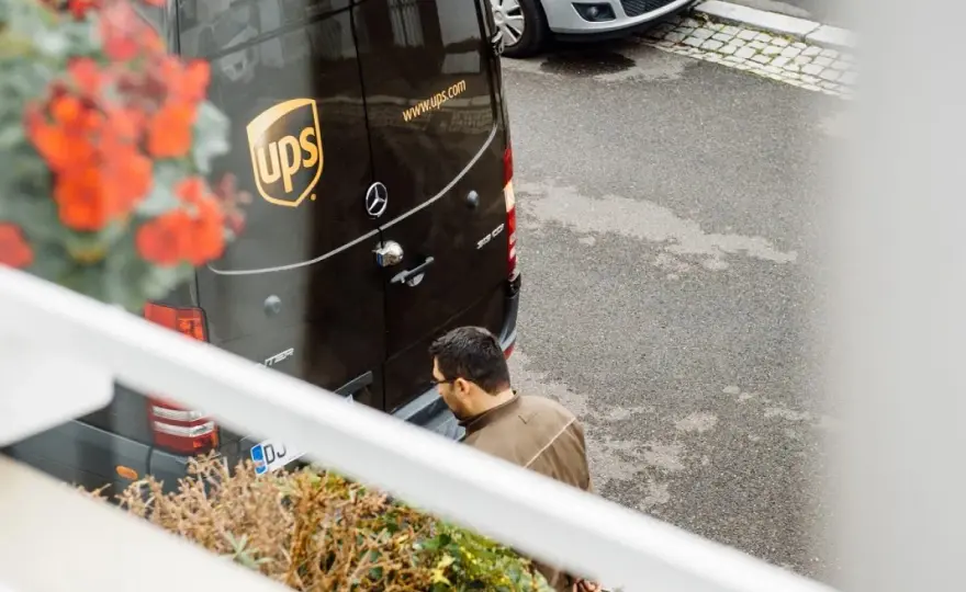 Gdzie nadać paczkę UPS w Polsce, żeby nie wracać dwa razy