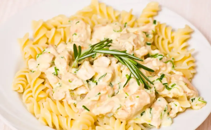 Tagliatelle z Kurczakiem - Idealny Obiad w 25 Minut? Sprawdź!