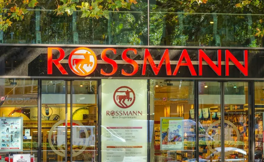 W którym Rossmannie można wywołać zdjęcia? Sprawdź dostępność usług