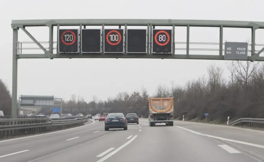 Ograniczenia prędkości w Niemczech - Czy autostrady są bez limitu?