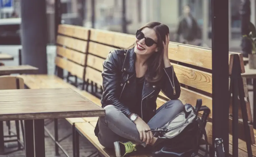 Rockowa stylizacja na imprezę - Stwórz swój look z pazurem!