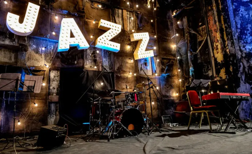 Ekspresyjny styl jazzowy: historia, cechy i wpływ na kulturę
