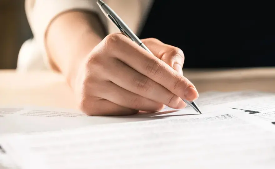 Co oznacza służebność drogi w akcie notarialnym i jakie ma skutki?