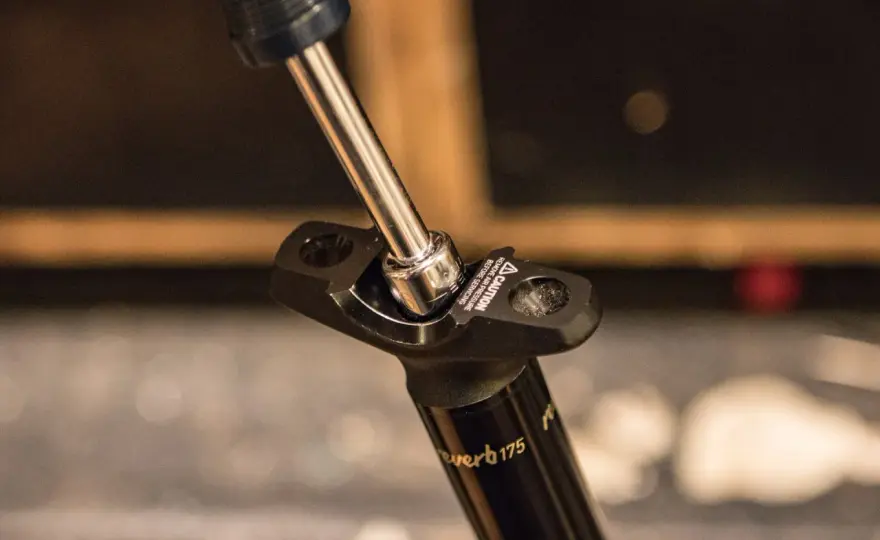 RockShox Reverb Stealth - Is Hydraulic Dropper Right For You?