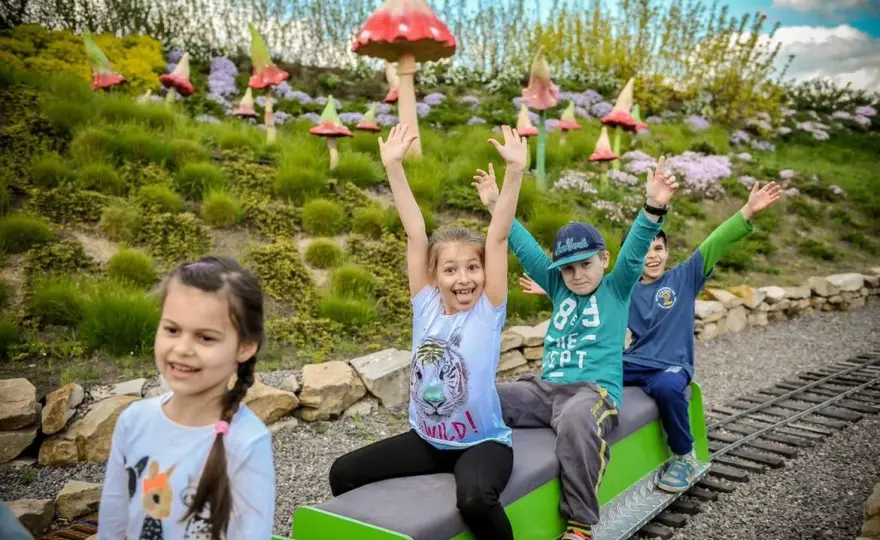 Gdzie na majówkę w Polsce z dzieckiem? Odkryj najlepsze atrakcje!