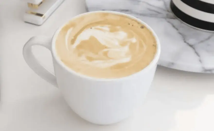 Café au lait: Co to za kawa? Przepis i różnice z latte