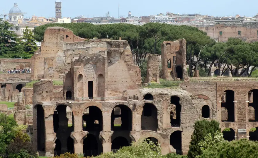 Monte Palatino a Roma, tra mito, rovine e visita pratica