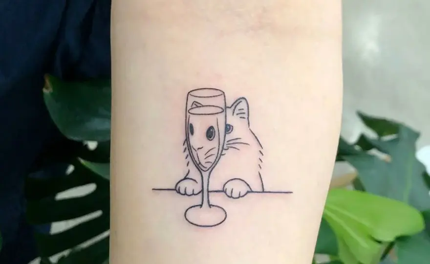 Minimalistyczny tatuaż kot - Jak wybrać, by był piękny latami?