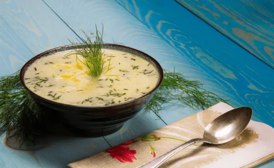 Zupa koperkowa z ziemniakami - Jak ugotować idealną i aromatyczną?