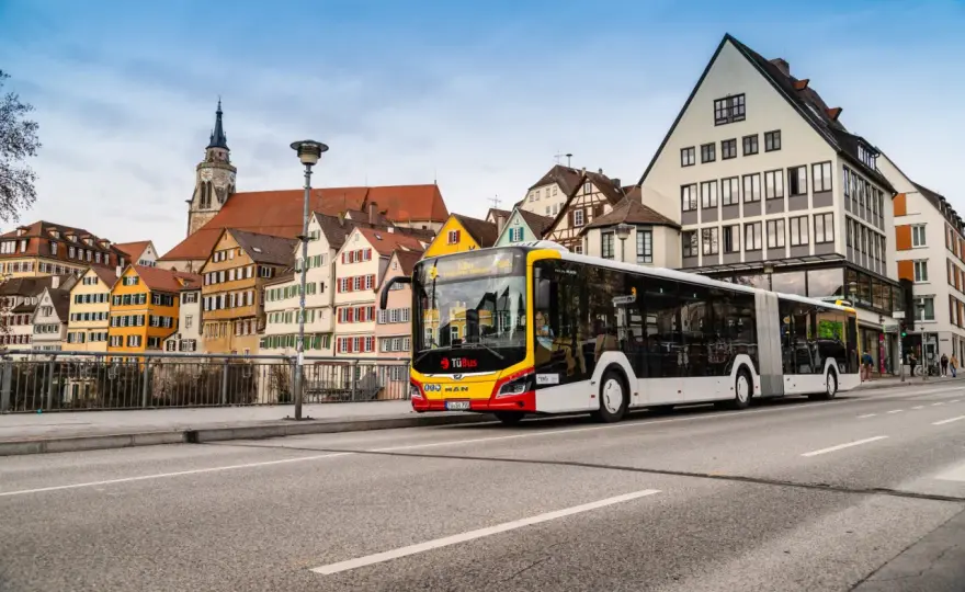 Gelenkbus im Stadtverkehr - Mehr als nur ein langer Bus?