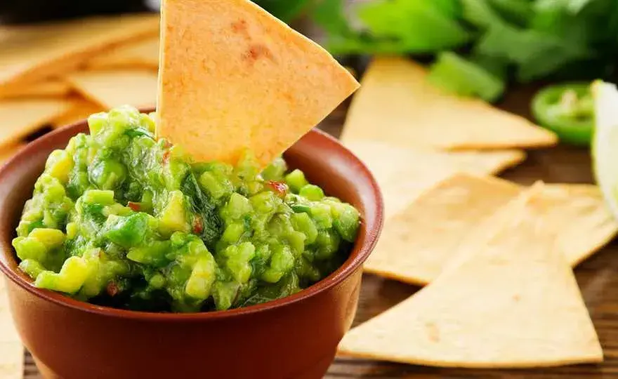 Guacamole: Do czego pasuje? 10+ pomysłów na dania i przekąski