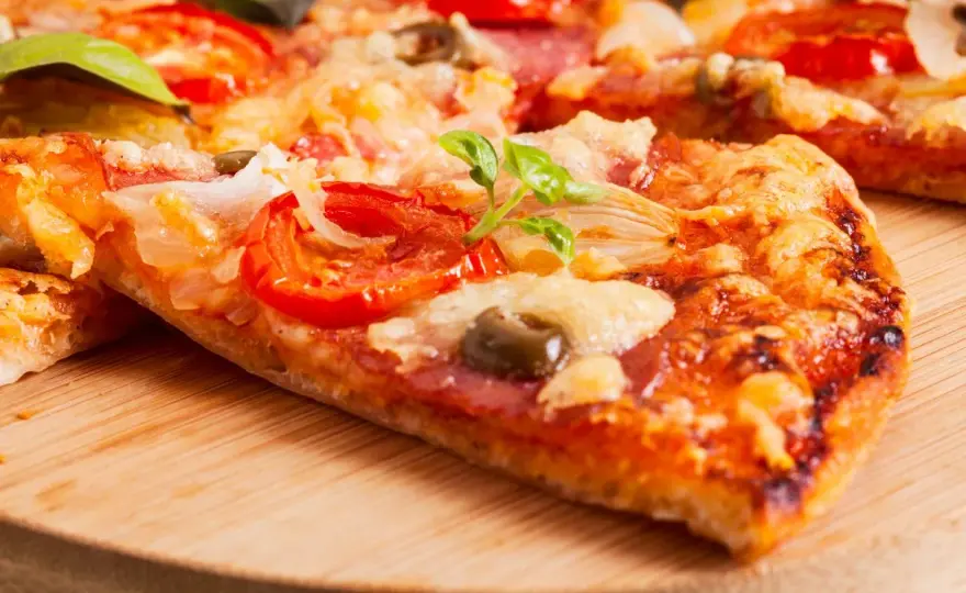 Pizza na serku wiejskim - Jak upiec stabilny spód bez błędów?