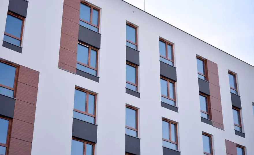 Ile wynosi czynsz za mieszkanie w bloku? Zaskakujące różnice cenowe