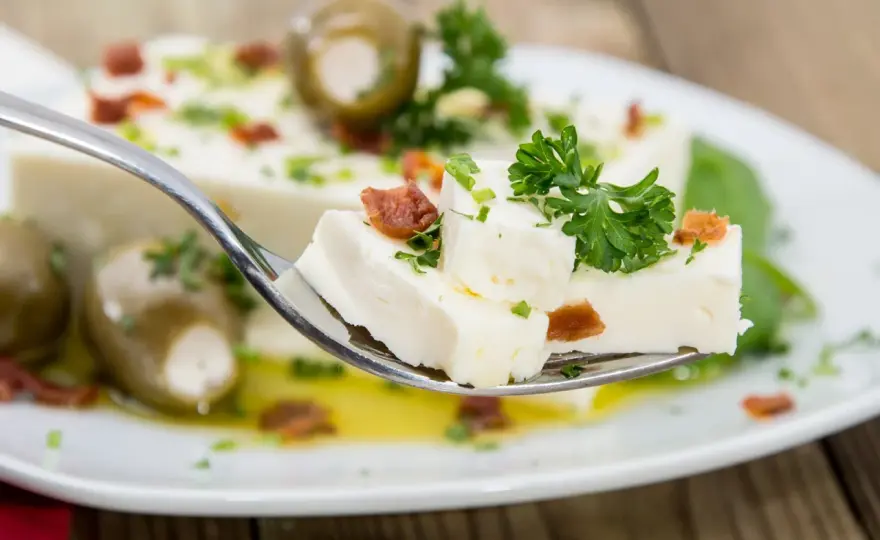Feta selber machen - so gelingt würziger Käse zu Hause