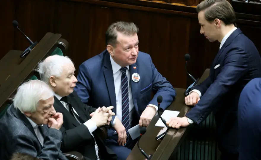 Czy Konfederacja popiera PiS? Złożona prawda o ich relacjach