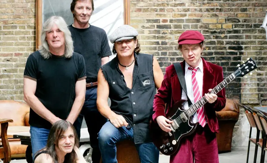 Muzyka AC/DC - Jak słuchać? Przewodnik po albumach!