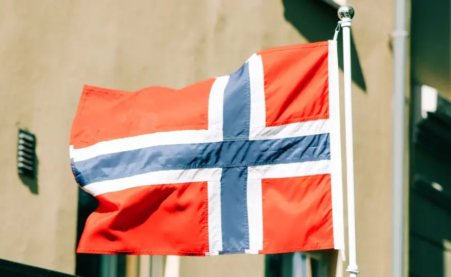 Ile zarabia dekarz w Norwegii? Realne stawki i koszty życia.
