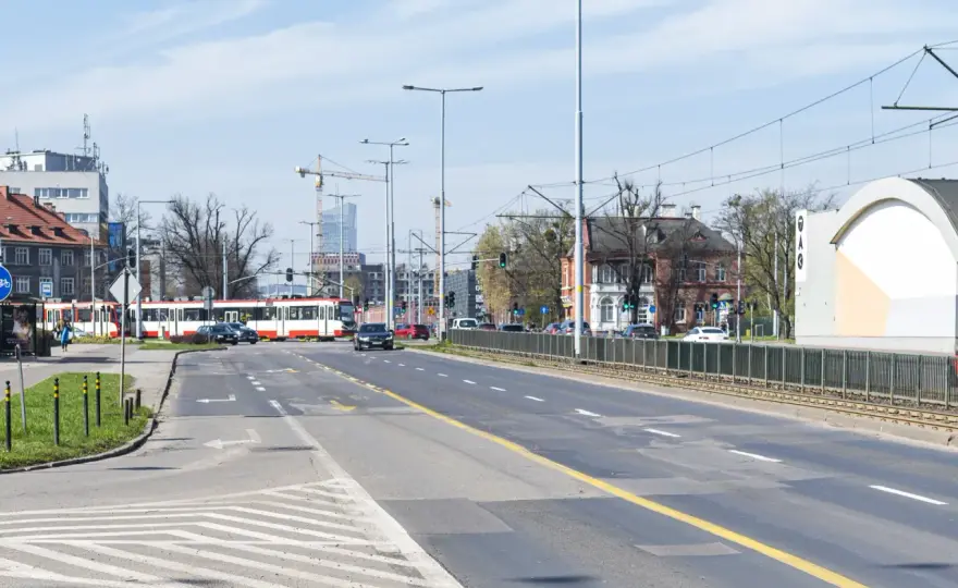 Polbus Pasaż Grunwaldzki: Gdzie dokładnie zatrzyma się Twój autobus?