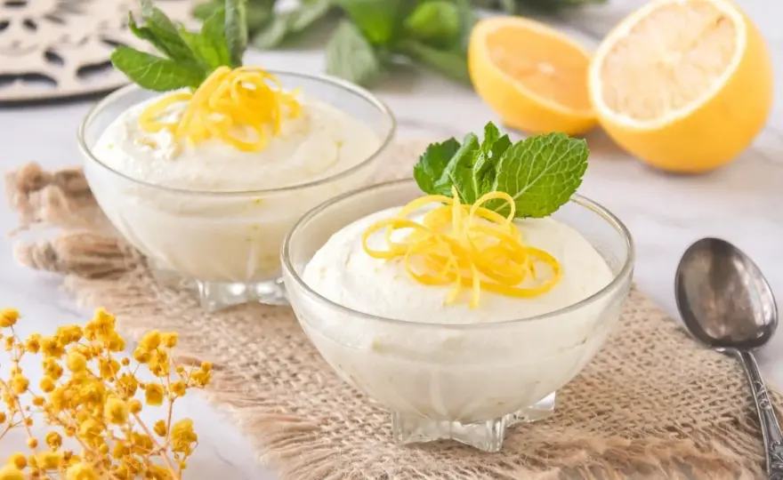 Mousse de limón con leche condensada sin horno, fácil y cremosa