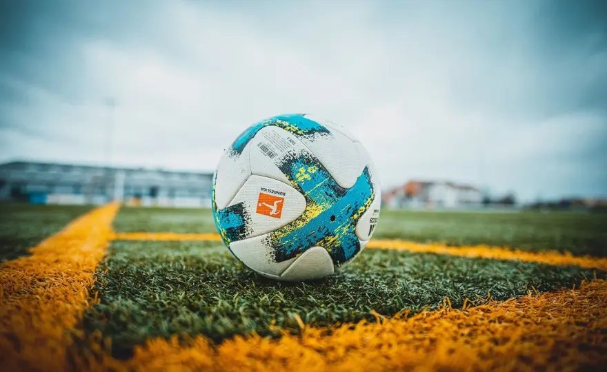 W jakim sporcie rzucamy piłką? Odkryj swój idealny!