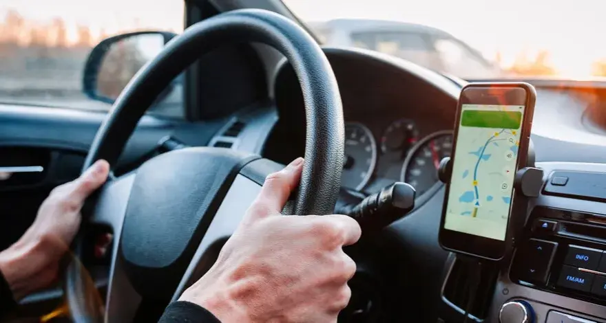 Jak bezpiecznie wyłączyć GPS w samochodzie? Poradnik eksperta.